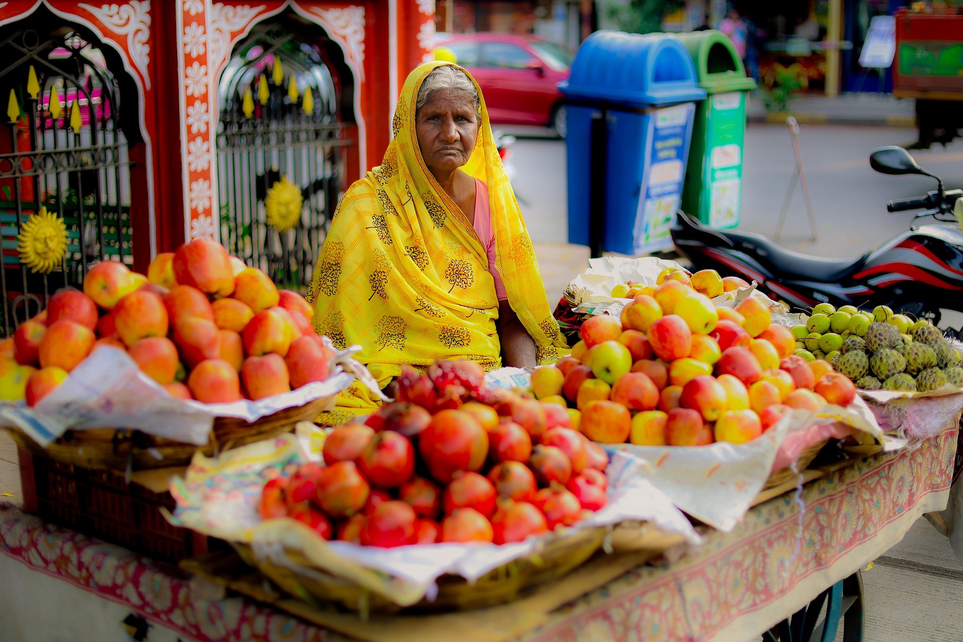 anngadpandey-fruit-seller-7593634_1920
